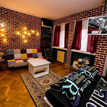 Steampunk Downtown Studio Апартаменти *
