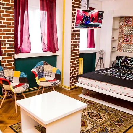 Steampunk Downtown Studio Апартаменти *