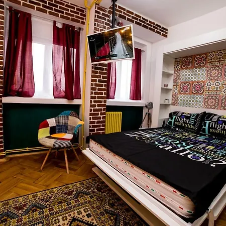 Steampunk Downtown Studio Апартаменти *